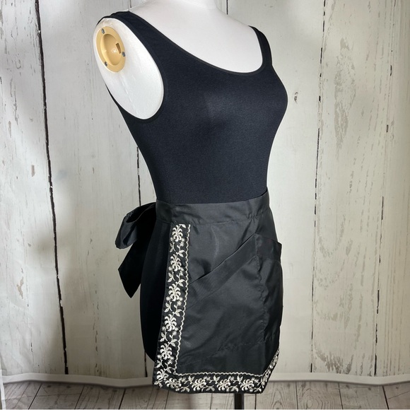 Vintage Queen Brand by Gruen Co. Cocktail Hostess Half Embroidered Apron - Picture 9 of 16